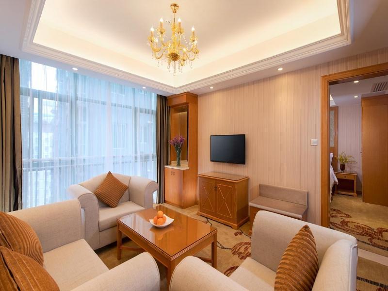 Vienna Classic Shenzhen Longhua Bus Station Bagian luar foto