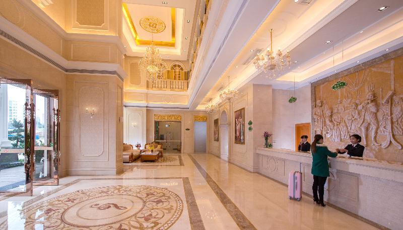 Vienna Classic Shenzhen Longhua Bus Station Bagian luar foto